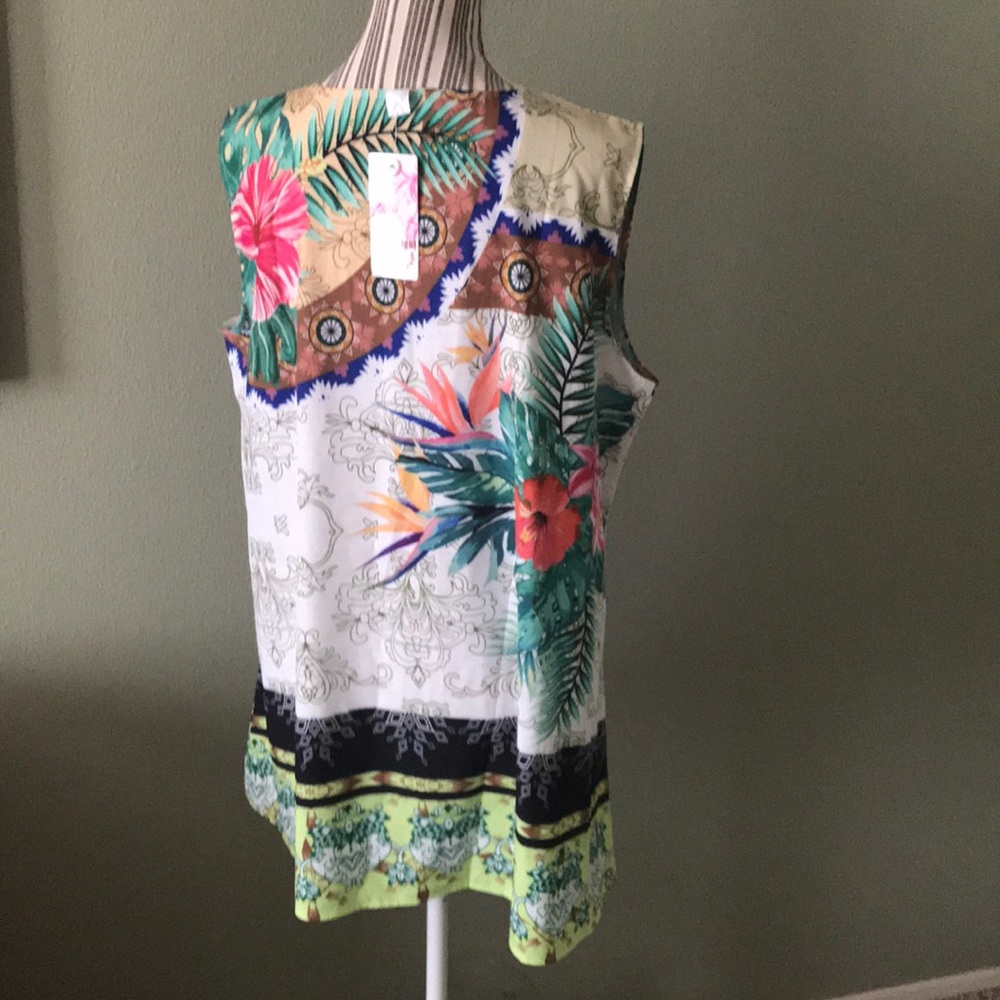 Beautiful tank blouse from boutique - Picture 3 of 5